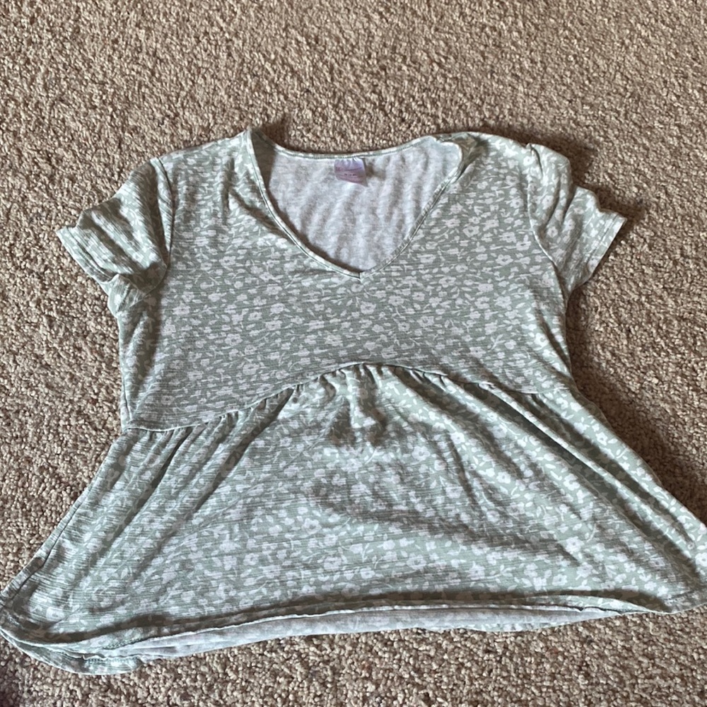 no boundaries green top! size medium